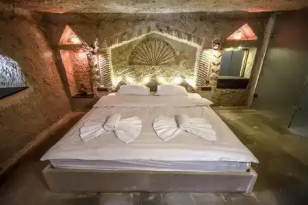 Seraphim Cave - 47