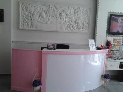 Hollywood Inn Love - 1
