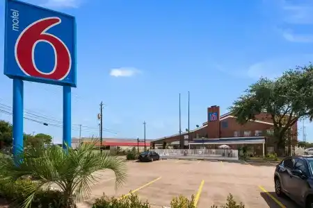 6-Houston, TX - Brookhollow - 16