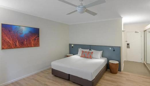 Ramada by Wyndham - 36