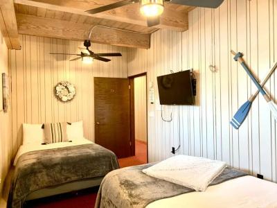 Breakers Boutique Inn - 51