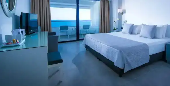 Peninsula Resort & Spa - 16