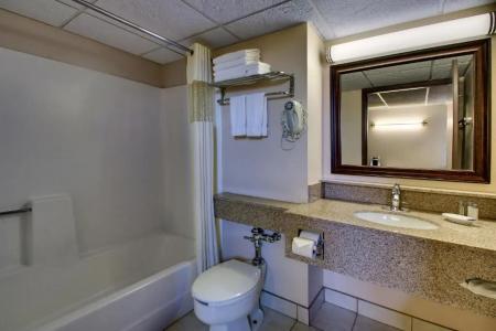 EverSpring Inn & Suites - 46