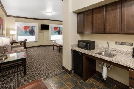 Hawthorn Suites by Wyndham - 33