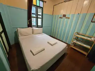 Samsen Sam Place - 25