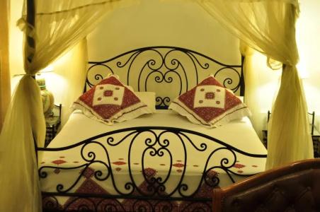 Riad Sara - 32