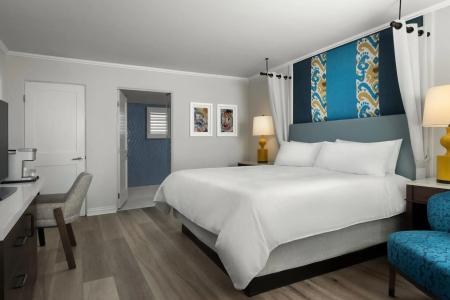 Triada, Autograph Collection - 1