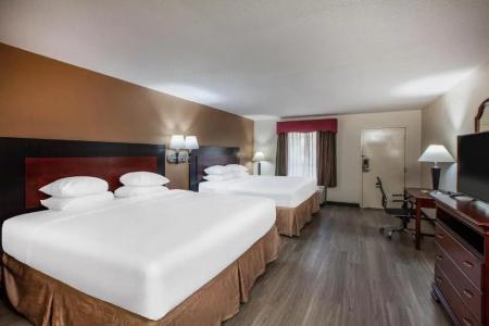 Days Inn & Suites by Wyndham - 32