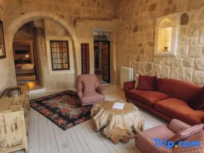 Hezen Cave - 50
