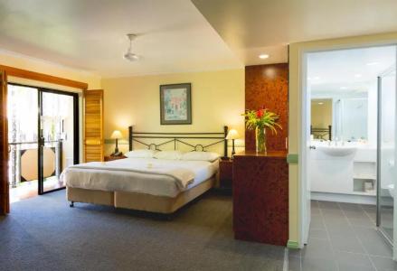 Palm Royale - 29