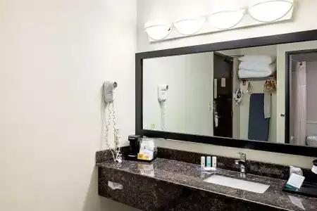 Quality Inn - 9