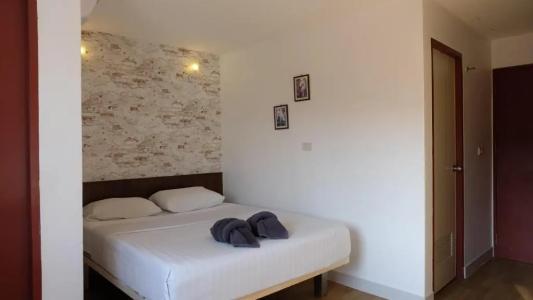 18 Coins Cafe & Hostel - 75