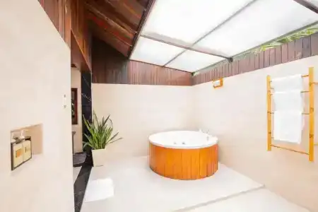 Diamond Bay Resort & Spa - 209
