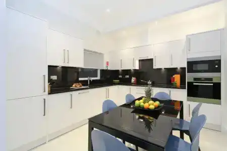 Queensgate Court - 132