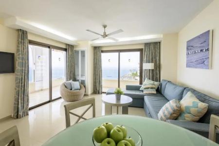 Pearly Grey Ocean Club & Suites - 72