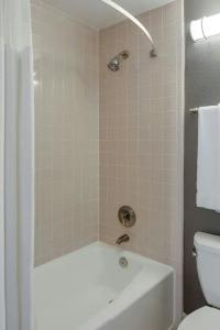 Courtyard by Marriott Boston Logan Airport - 43