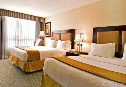Holiday Inn Express Vancouver-Metrotown (Burnaby) - 3