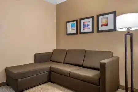 Comfort Suites Orlando Airport - 61