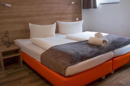 Orange und - 68