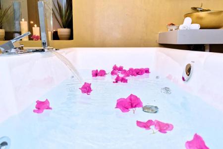 Diamond Luxury Suites - 8