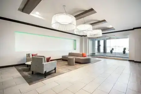 Hawthorn Suites by Wyndham - 11