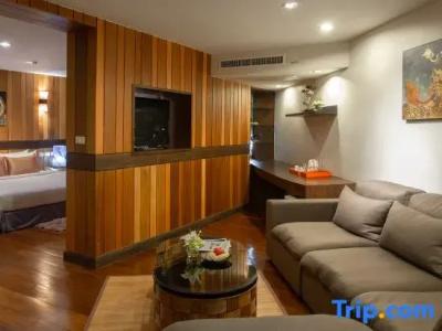 Khum Phucome -Sha Extra Plus - 220