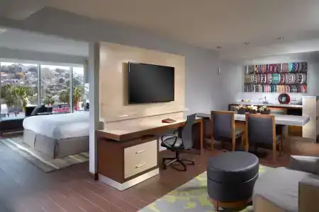 Courtyard by Marriott Queretaro - 43
