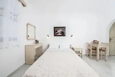 Fragias Studios & - 18