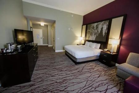 DoubleTree by Hilton Historic Savannah - 39
