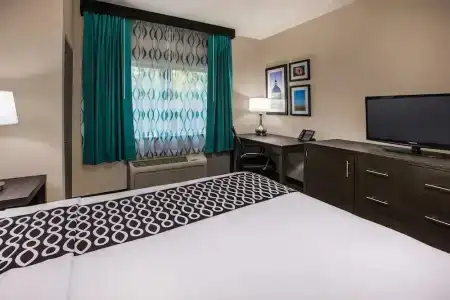 La Quinta Inn by Wyndham Indianapolis North at Pyramids - 29