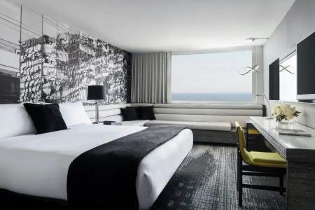 W Chicago - Lakeshore - 103