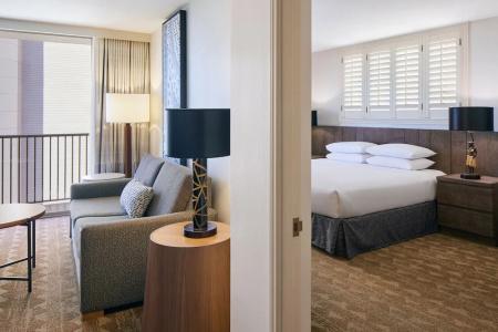 Embassy Suites by Hilton Waikiki Beach Walk - 40