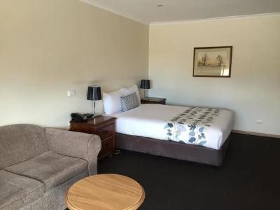 Bell Tower Inn - 28
