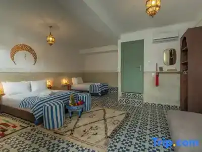 Riad Diana - 32