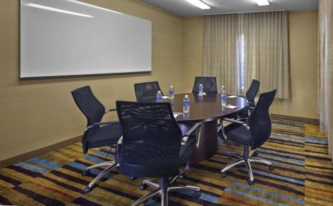 Fairfield Inn & Suites - 12