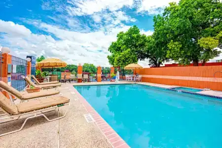 Travelodge By Wyndham San Antonio Lackland a f b - 10