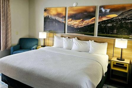 Days Inn and Suites by Wyndham Downtown-University - 44