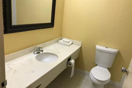 Rodeway Inn - 6