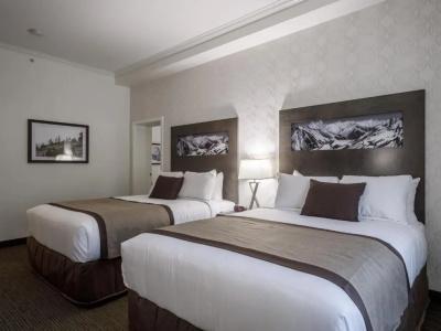 Ramada by Wyndham - 31