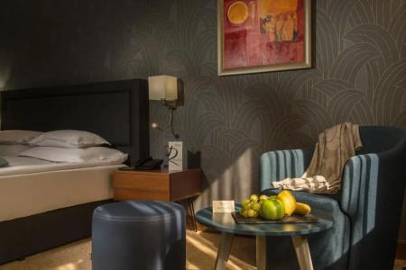 Rosslyn Thracia Sofia - 53