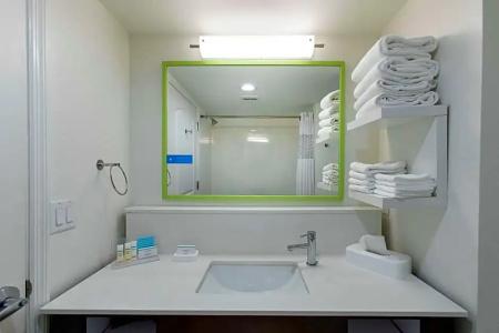 Hampton Inn - 168