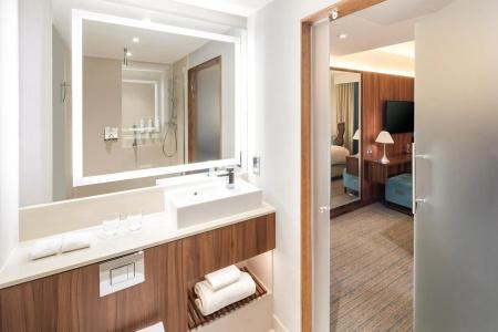 Courtyard by Marriott Edinburgh - 9