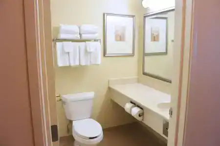 Country Inn & Suites by Radisson, North, IL - 20
