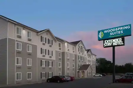 WoodSpring Suites - 17