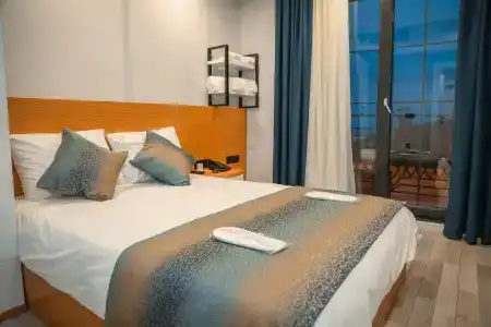 White Golden Suite - 10