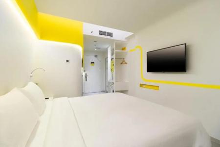 Yello Kuta Beachwalk Bali - 16
