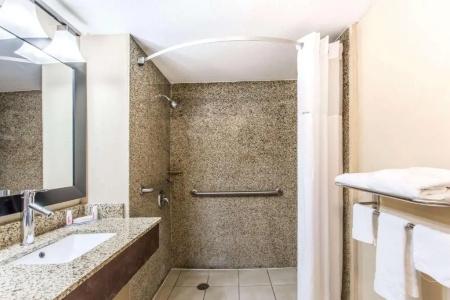 Days Inn by Wyndham Fort Lauderdale Airport Cruise Port - 6