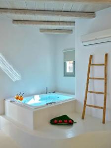 Zefi & Suites - 114