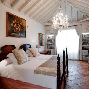Hacienda de Abajo-Adults Only - 34