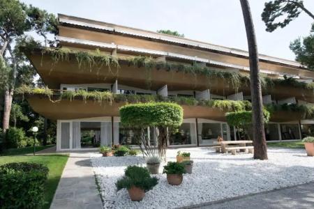 Augustus & Resort - 53